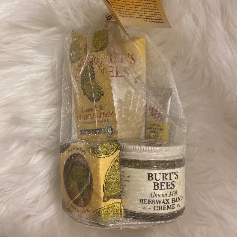 New Burts Bees Hand Repair Kit💛